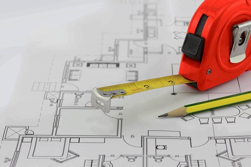 Бумажные планы и рулетка — типичный старт проекта в мебельной индустрии